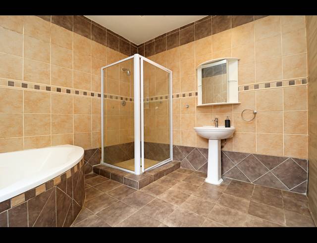 4 BEDROOM HOUSE FOR SALE IN CYRILDENE